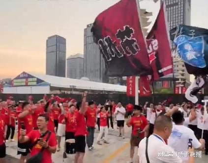 苏州队球迷跨江赴南通 助威声中喊出“江海一家亲”